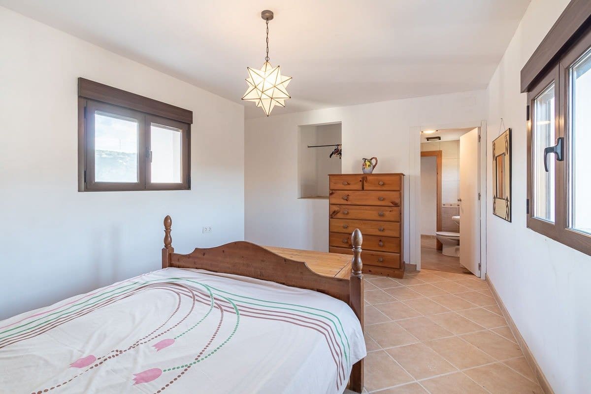 4 soveværelse Villa til salg i Loja - € 159.000 (Ref: 7309839)