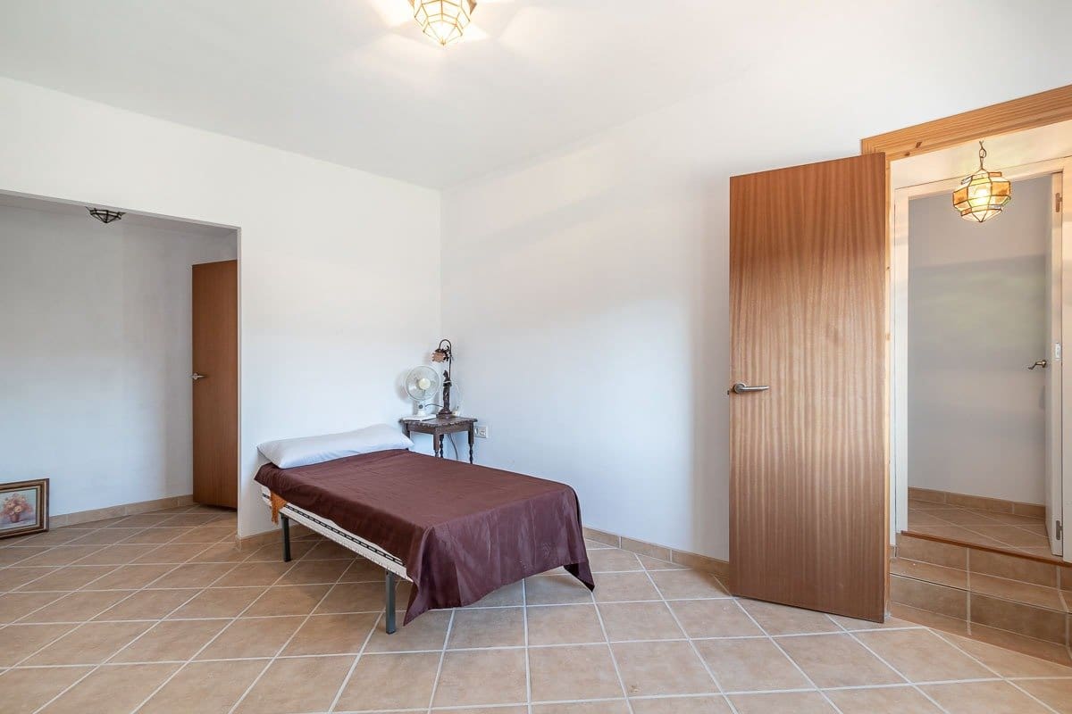 4 soveværelse Villa til salg i Loja - € 159.000 (Ref: 7309839)