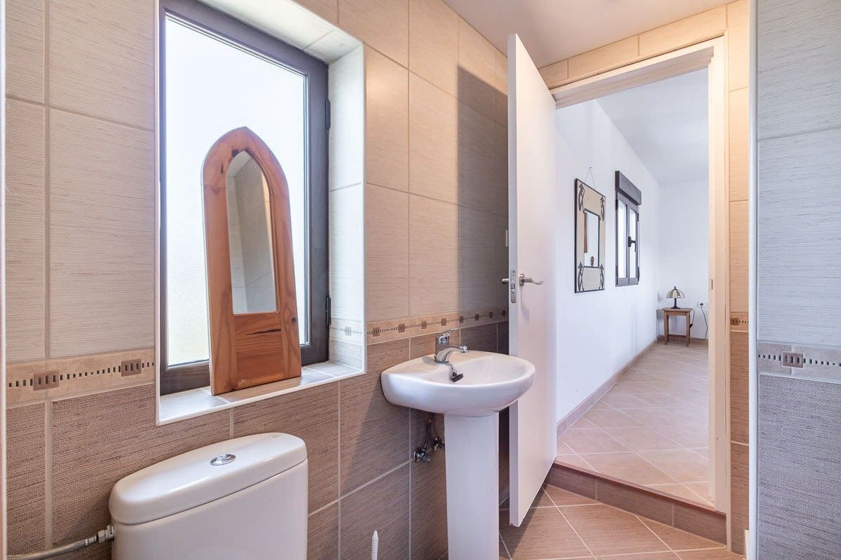 4 soveværelse Villa til salg i Loja - € 159.000 (Ref: 7309839)