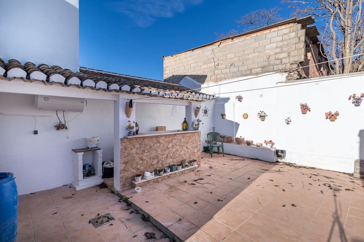 4 soveværelse Villa til salg i Loja - € 159.000 (Ref: 7309839)