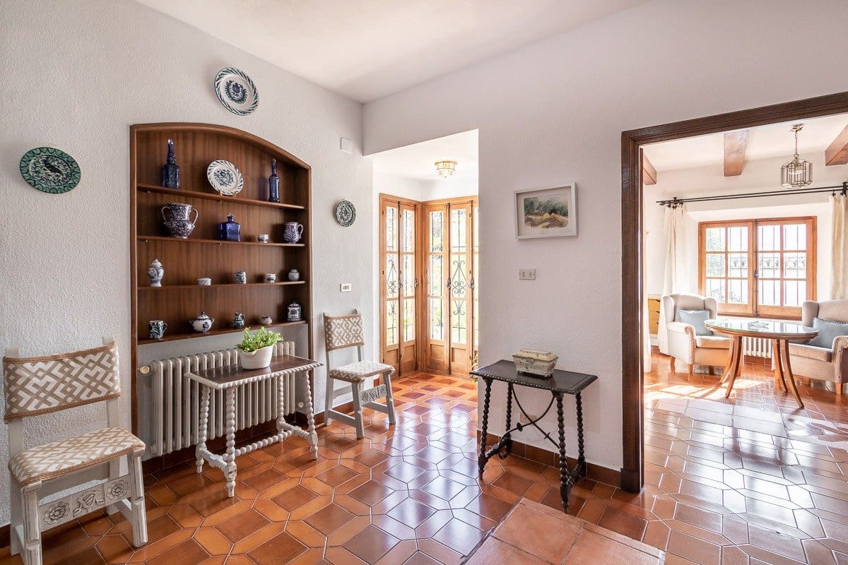 5 soveværelse Villa til salg i Granada by med swimmingpool garage - € 975.000 (Ref: 7344751)