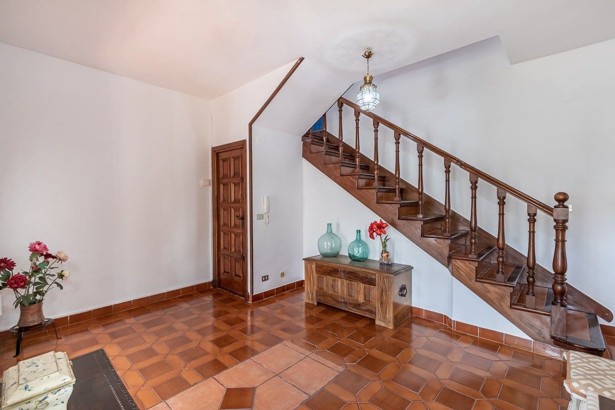 5 soveværelse Villa til salg i Granada by med swimmingpool garage - € 975.000 (Ref: 7344751)