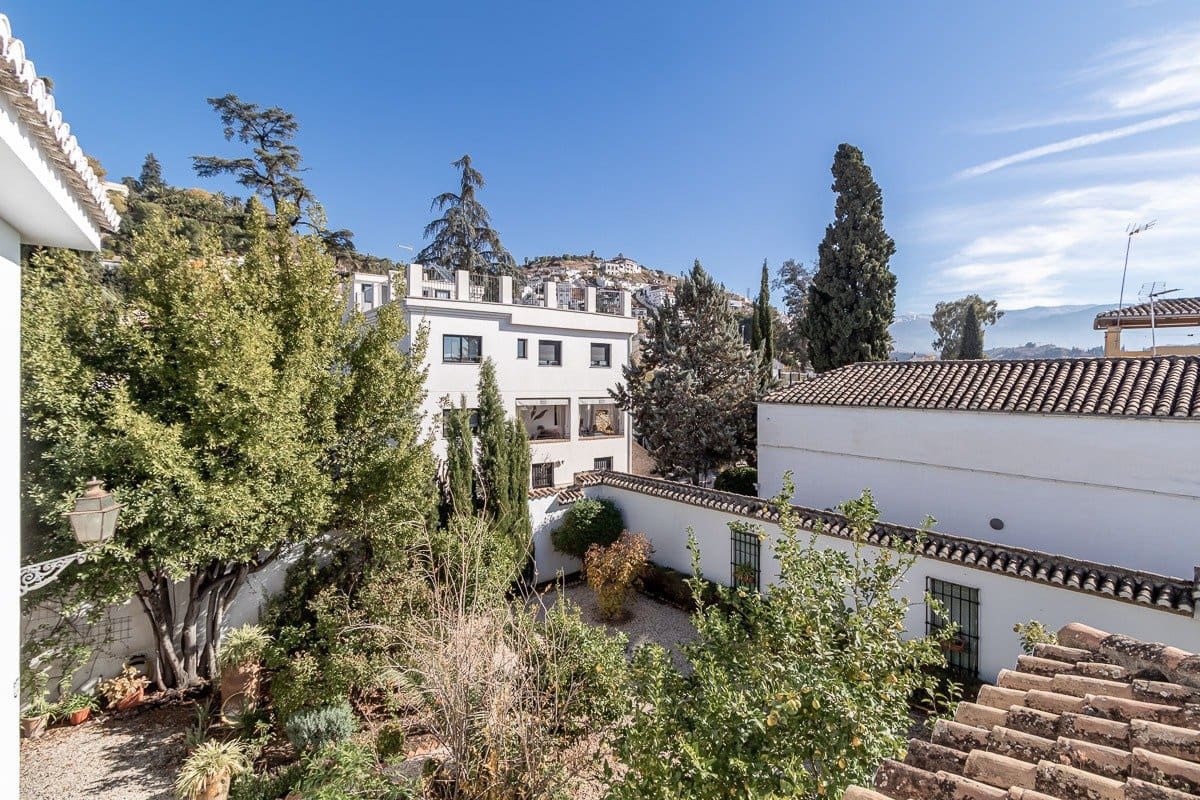 5 soveværelse Villa til salg i Granada by med swimmingpool garage - € 975.000 (Ref: 7344751)