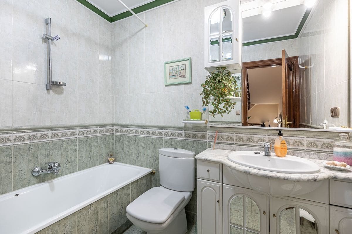 4 Zimmer Haus zu verkaufen in Las Gabias mit Garage - 179.000 € (Ref: 7451193)