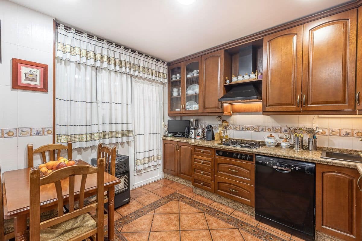 4 Zimmer Haus zu verkaufen in Las Gabias mit Garage - 179.000 € (Ref: 7451193)