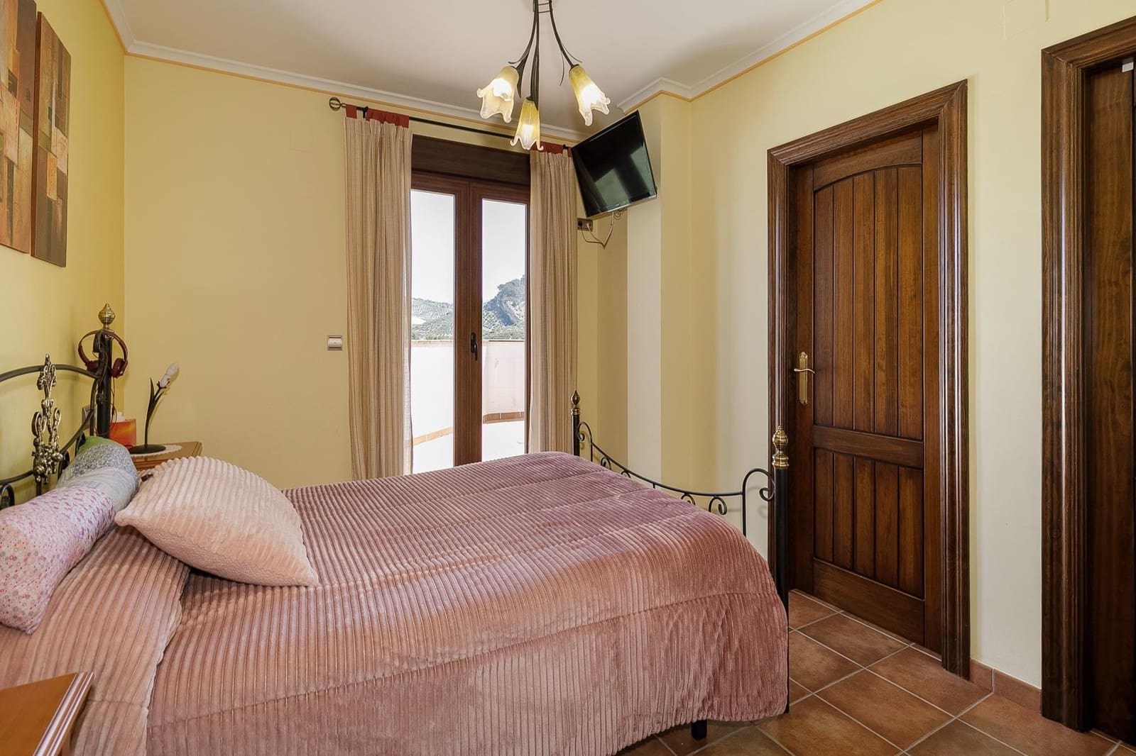 5 soveværelse Finca/Landehus til salg i Montefrio med swimmingpool garage - € 790.000 (Ref: 7520584)