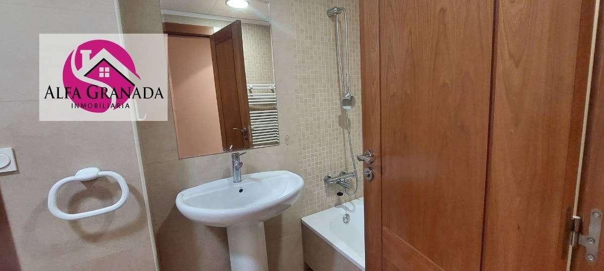 2 soverom Leilighet til leie i Granada by med svømmebasseng - € 900 (Ref: 7887685)