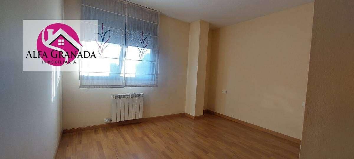 2 soverom Leilighet til leie i Granada by med svømmebasseng - € 900 (Ref: 7887685)