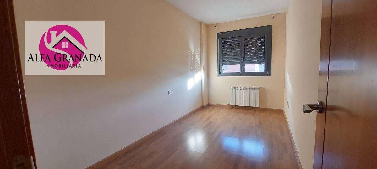 2 soverom Leilighet til leie i Granada by med svømmebasseng - € 900 (Ref: 7887685)
