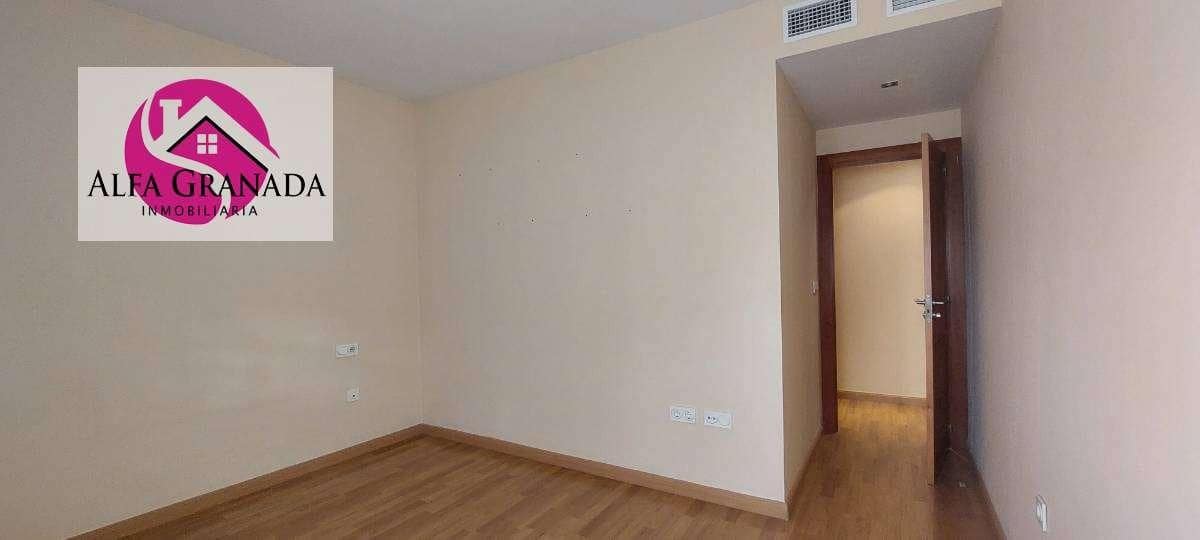 2 soverom Leilighet til leie i Granada by med svømmebasseng - € 900 (Ref: 7887685)