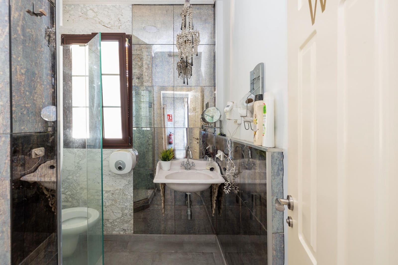 16 slaapkamer Villa te koop in Granada stad met zwembad - € 1.100.000 (Ref: 8155241)