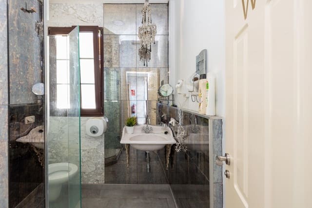 16 Zimmer Villa zu verkaufen in Cervantes, Granada Stadt mit Pool - 1.100.000 € (Ref: 8155241)