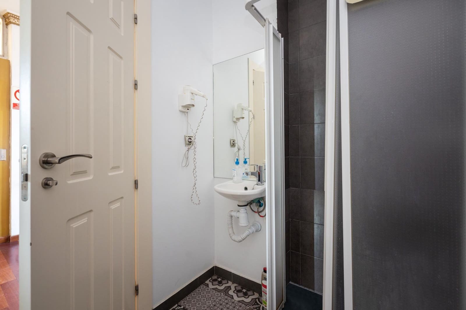 16 slaapkamer Villa te koop in Granada stad met zwembad - € 1.100.000 (Ref: 8155241)