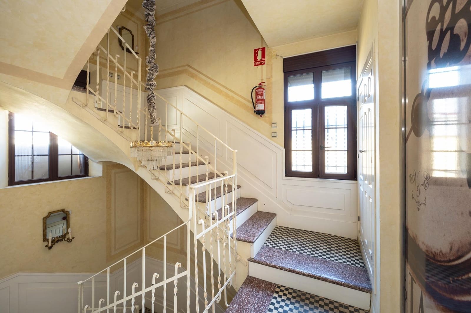 16 slaapkamer Villa te koop in Granada stad met zwembad - € 1.100.000 (Ref: 8155241)