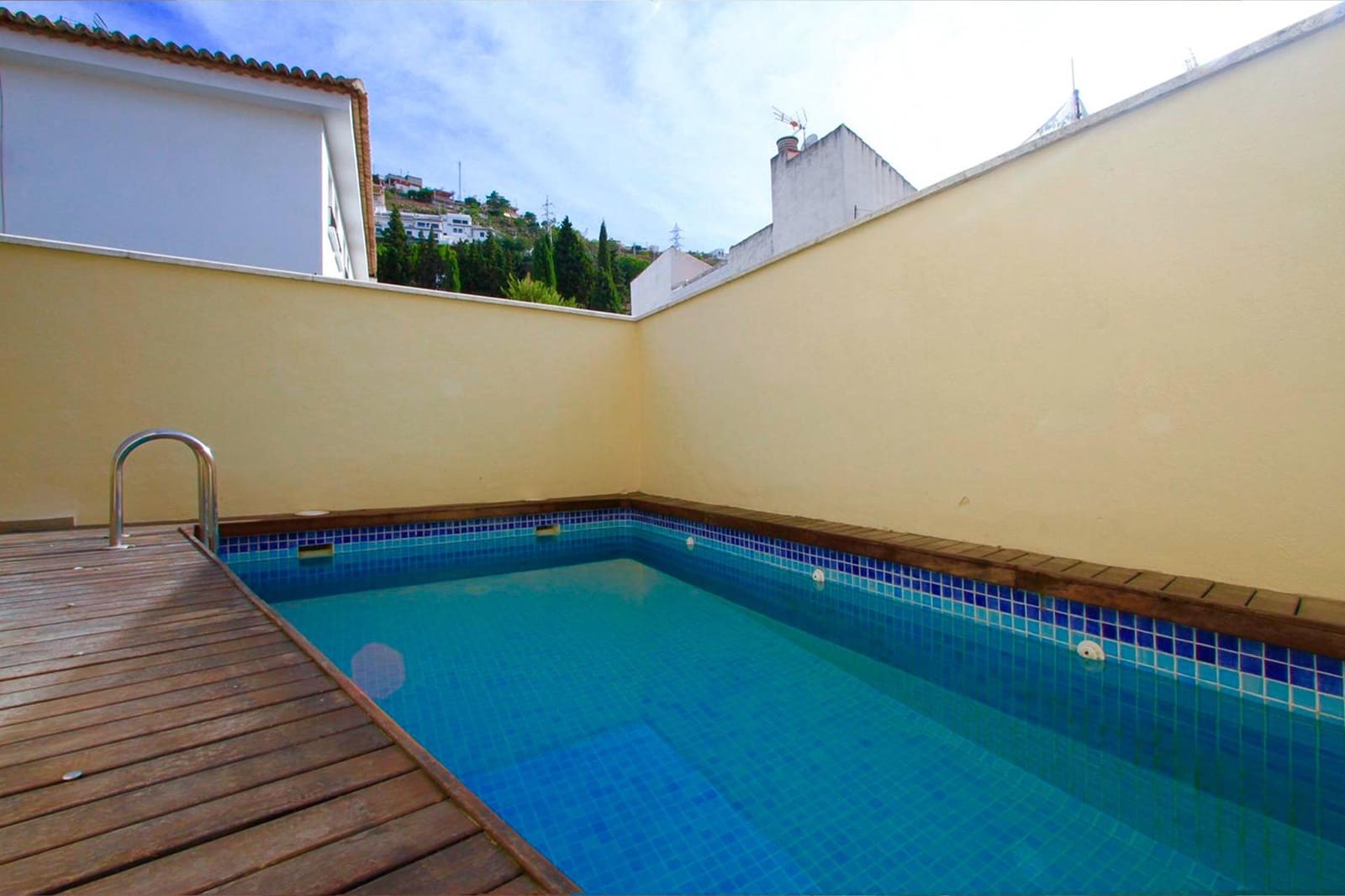 16 slaapkamer Villa te koop in Granada stad met zwembad - € 1.100.000 (Ref: 8155241)