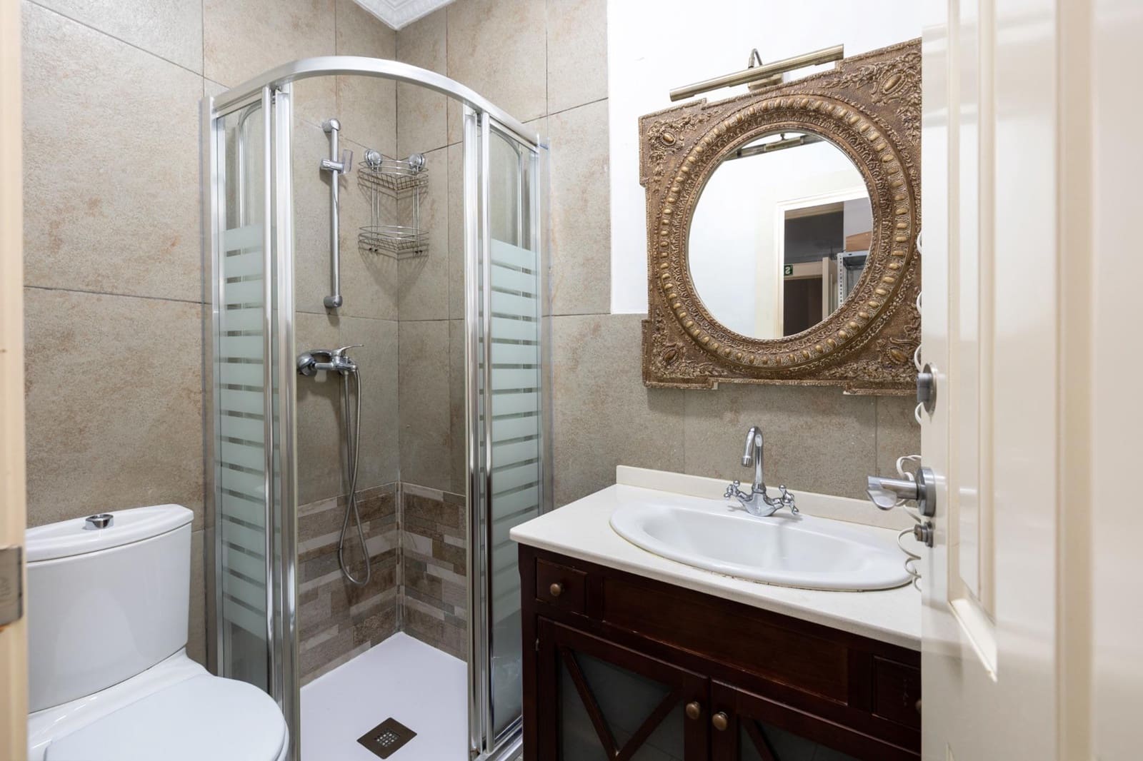 16 slaapkamer Villa te koop in Granada stad met zwembad - € 1.100.000 (Ref: 8155241)