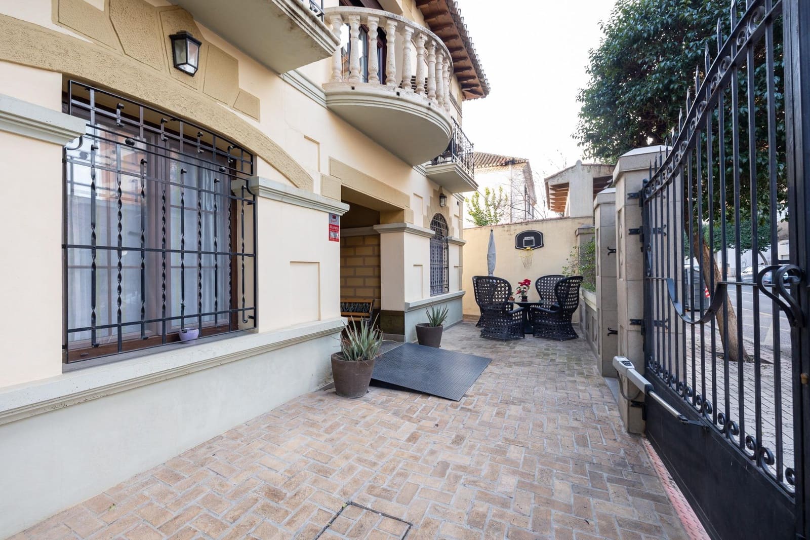 16 slaapkamer Villa te koop in Granada stad met zwembad - € 1.100.000 (Ref: 8155241)