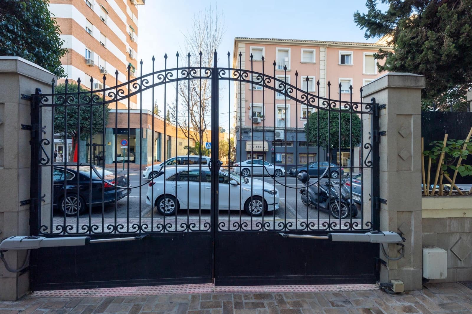 16 slaapkamer Villa te koop in Granada stad met zwembad - € 1.100.000 (Ref: 8155241)