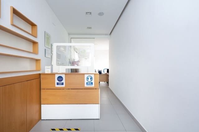 Kommersiell til salgs i Granada by med garasje - € 600 000 (Ref: 8206909)