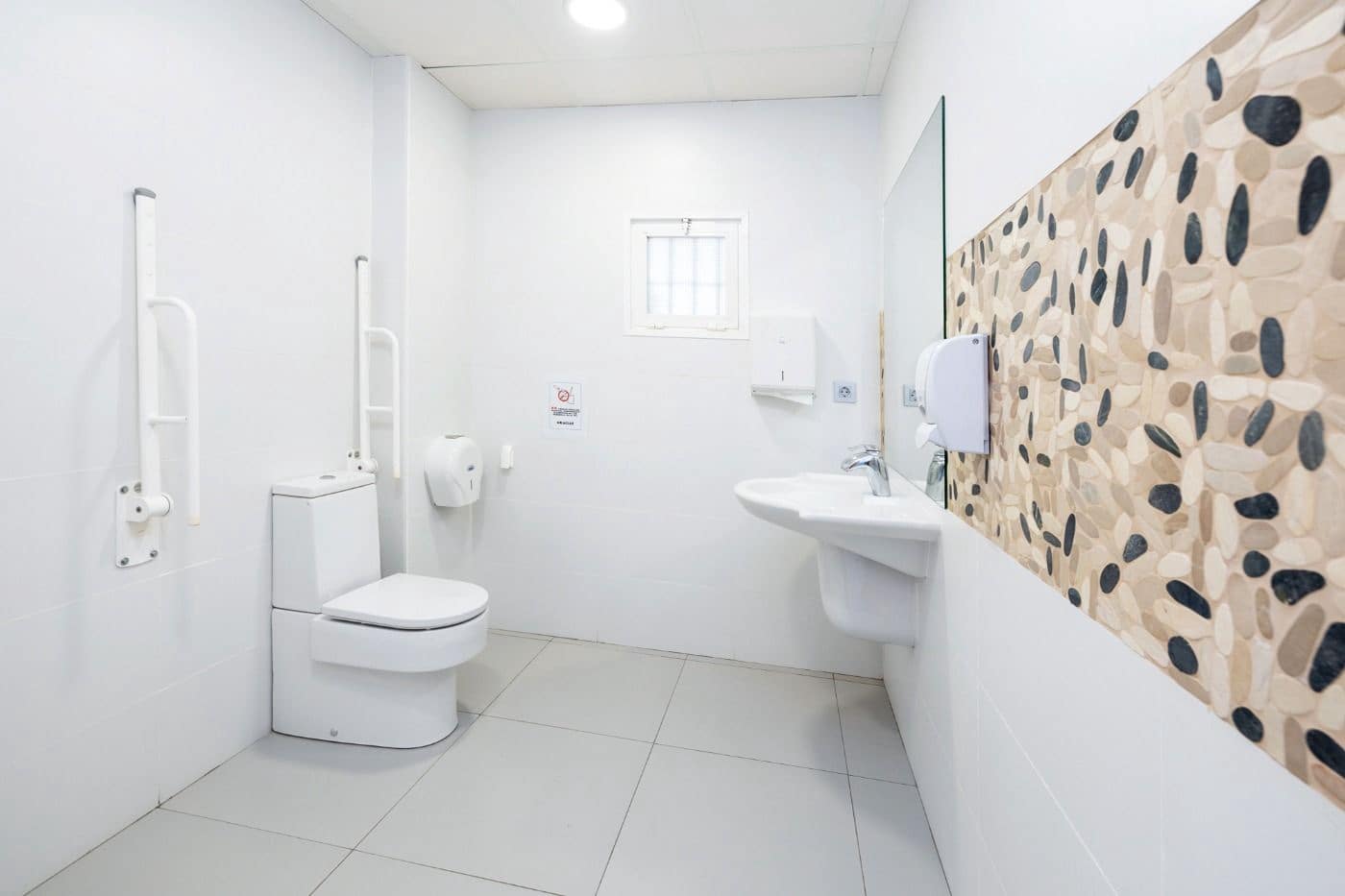 Commercial for sale in Granada city with garage - € 600,000 (Ref: 8206909)