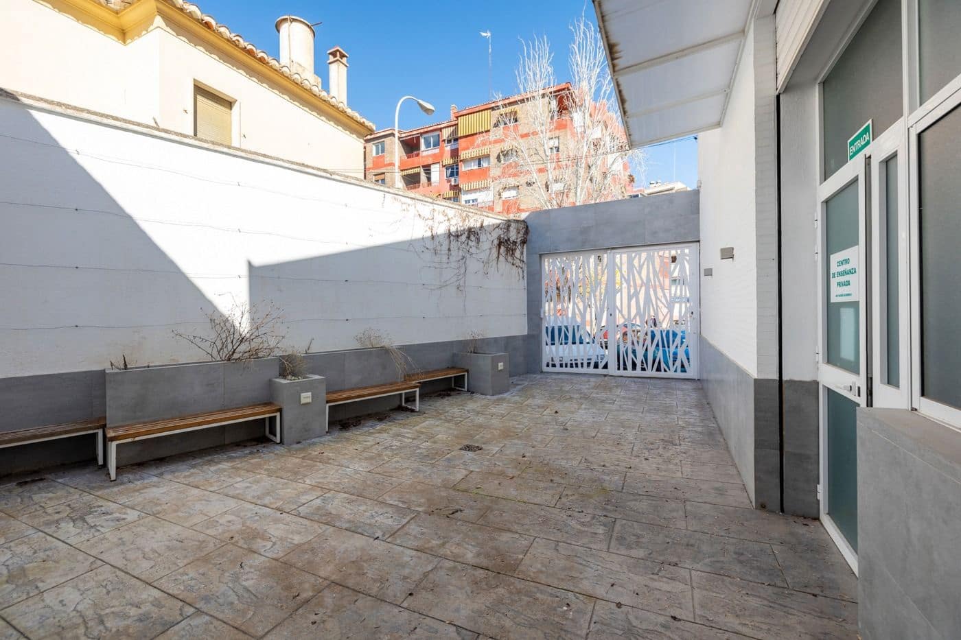 Commercial for sale in Granada city with garage - € 600,000 (Ref: 8206909)
