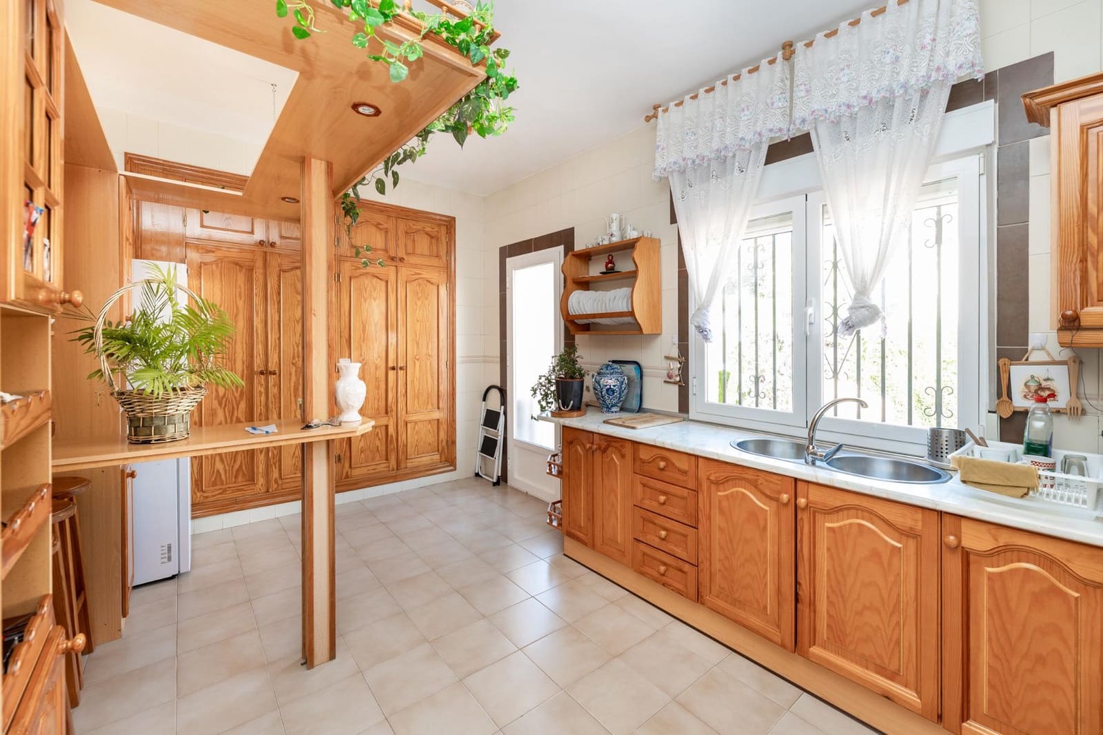 3 sypialnia Willa na sprzedaż w Otura z basenem garażem - 370 000 € (Ref: 8419441)