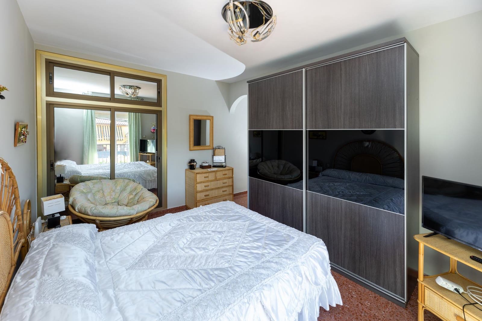 3 sypialnia Willa na sprzedaż w Otura z basenem garażem - 370 000 € (Ref: 8419441)