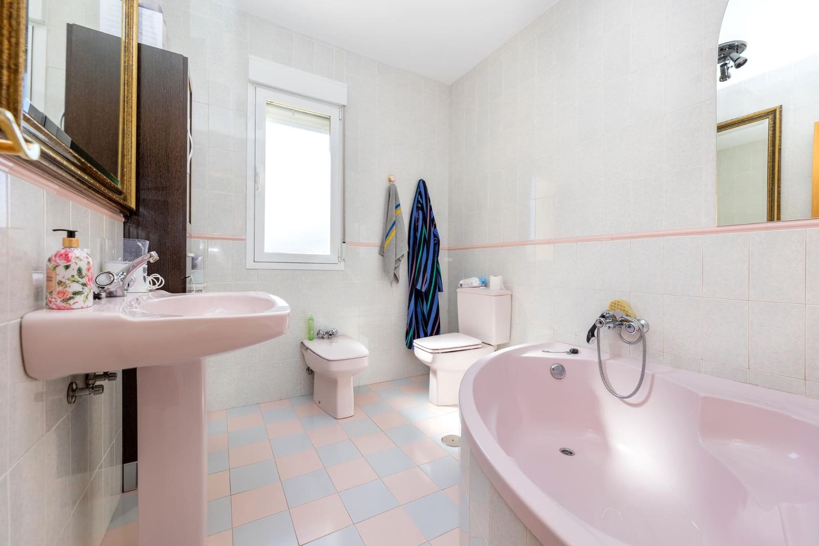 3 sypialnia Willa na sprzedaż w Otura z basenem garażem - 370 000 € (Ref: 8419441)