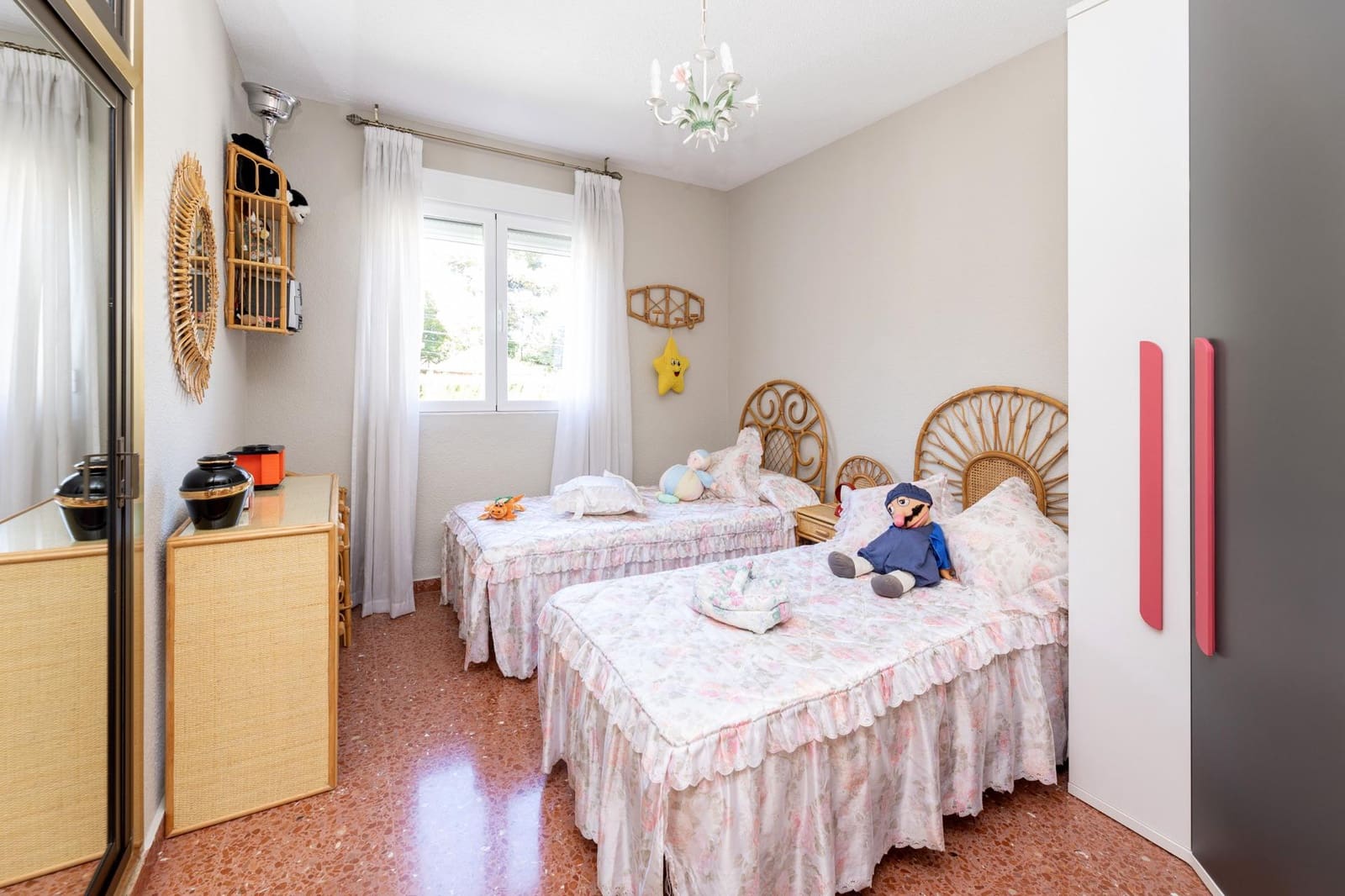 3 sypialnia Willa na sprzedaż w Otura z basenem garażem - 370 000 € (Ref: 8419441)