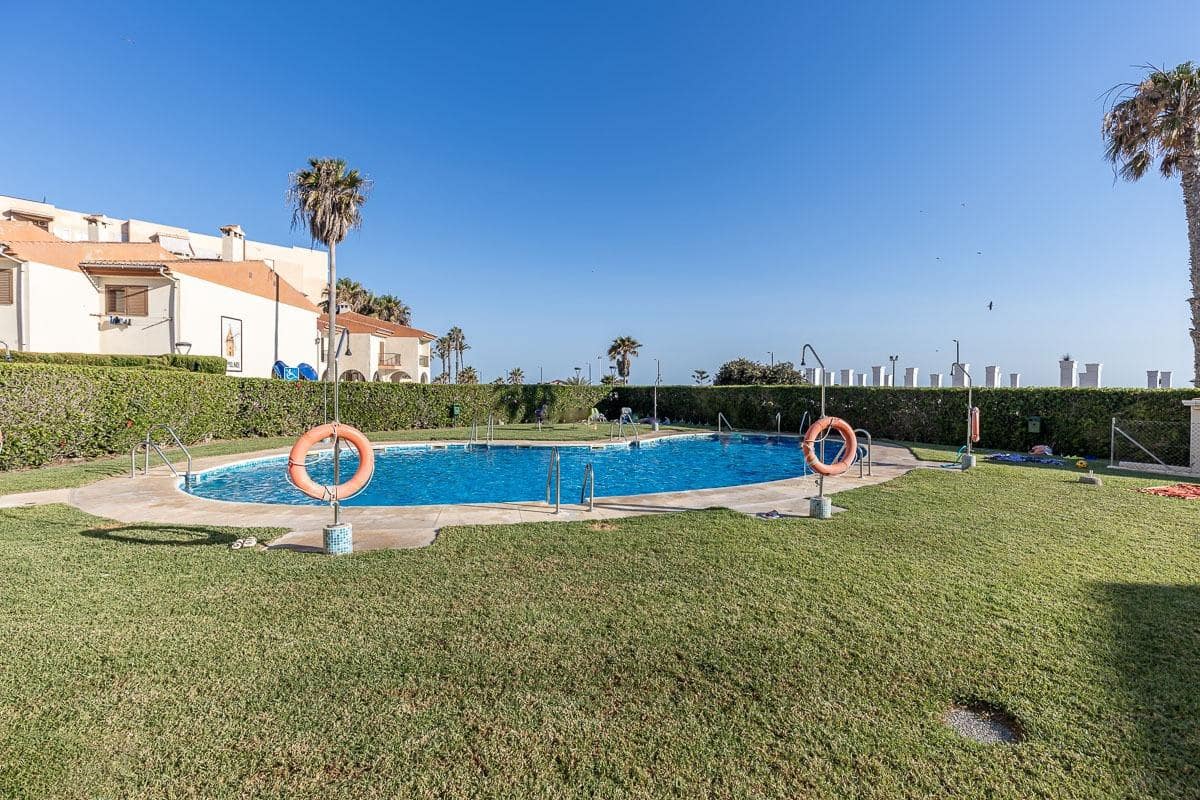 4 soveværelse Rækkehus til salg i Salobrena med swimmingpool garage - € 475.000 (Ref: 8434372)