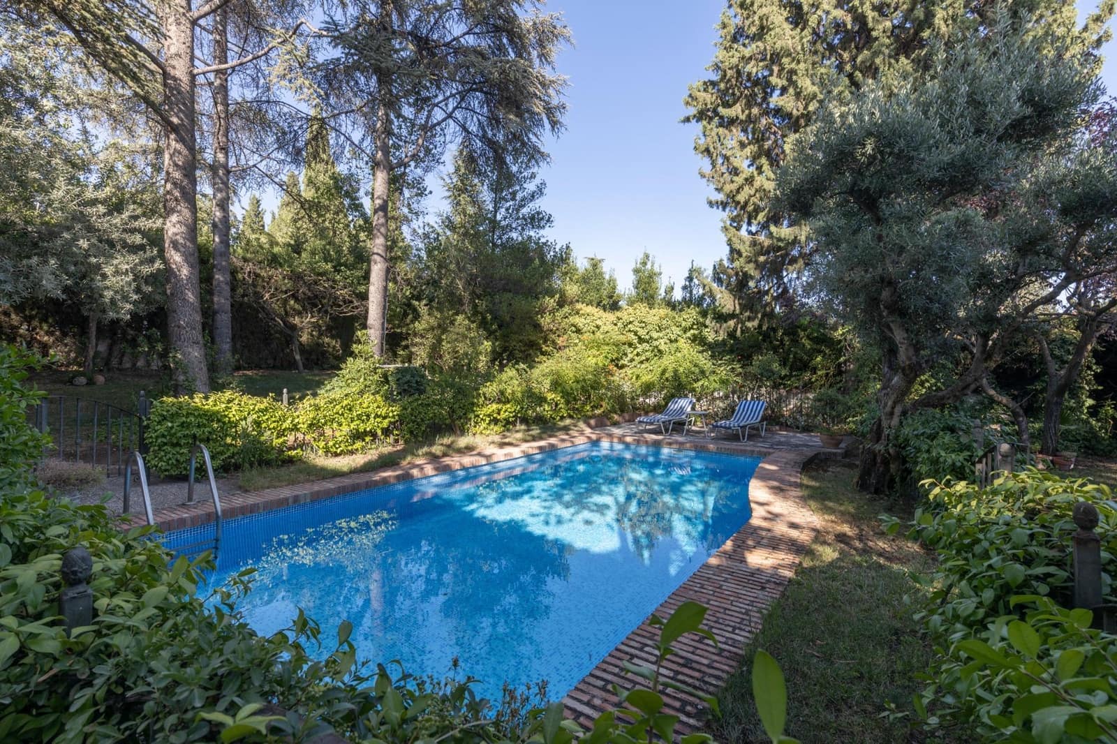 4 soveværelse Villa til salg i Albolote med swimmingpool garage - € 560.000 (Ref: 8531946)