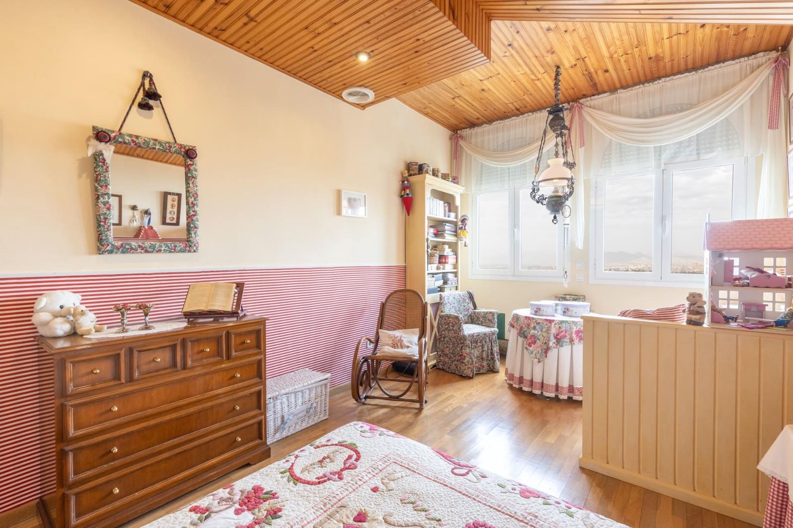 5 soveværelse Villa til salg i Granada by med swimmingpool garage - € 890.000 (Ref: 8582247)