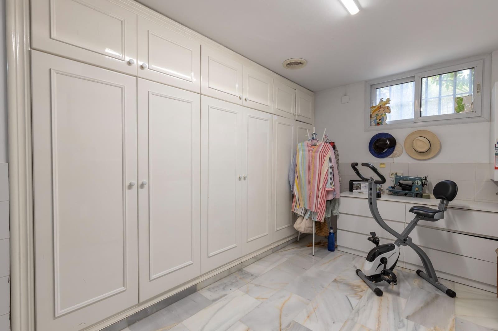 5 soveværelse Villa til salg i Granada by med swimmingpool garage - € 890.000 (Ref: 8582247)