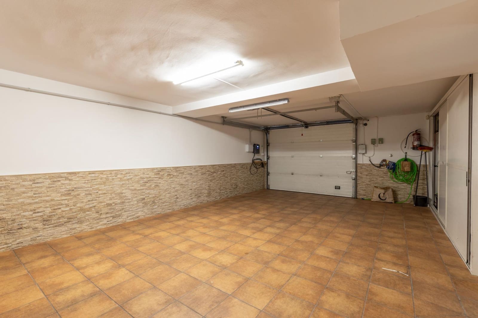 5 soveværelse Villa til salg i Granada by med swimmingpool garage - € 890.000 (Ref: 8582247)