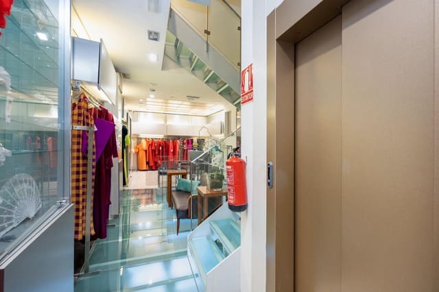 Comercial para venda em Centro - Sagrario, Granada cidade - 820 000 € (Ref: 8599860)