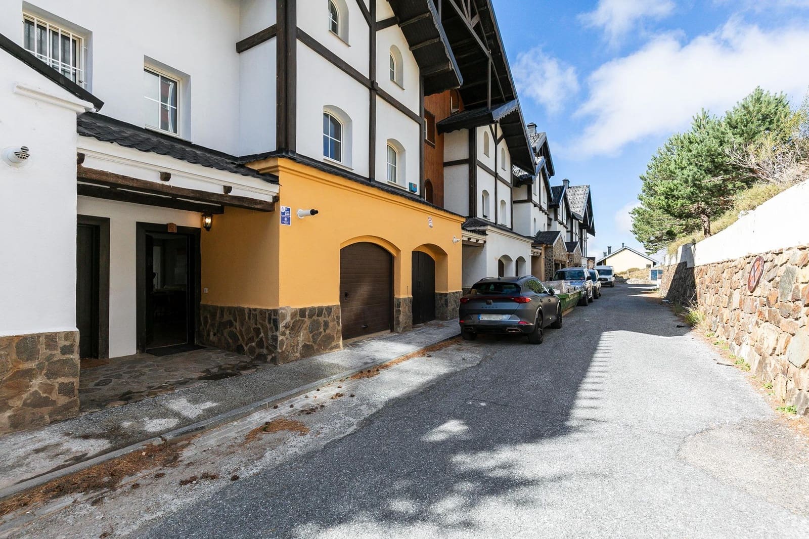 4 soveværelse Byhus til salg i Sierra Nevada - € 590.000 (Ref: 8620102)