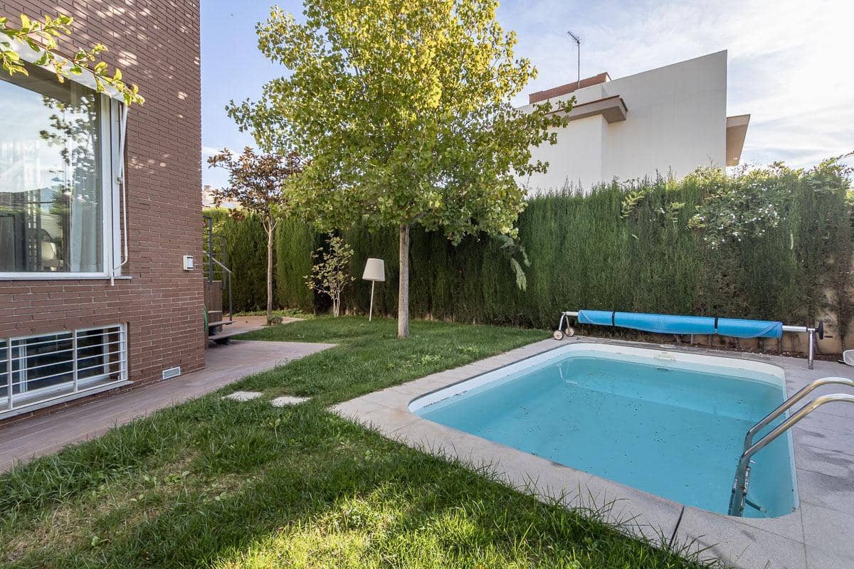 3 chambre Villa/Maison Semi-Mitoyenne à vendre à Huetor Vega avec piscine garage - 395 000 € (Ref: 8620103)