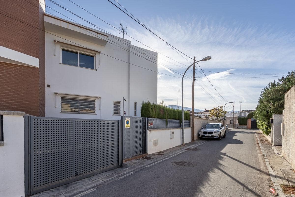 3 chambre Villa/Maison Semi-Mitoyenne à vendre à Huetor Vega avec piscine garage - 395 000 € (Ref: 8620103)