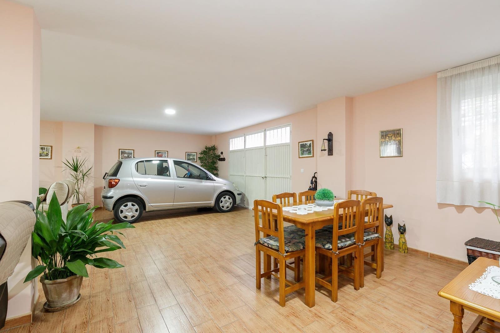 6 soveværelse Byhus til salg i Granada by med garage - € 340.000 (Ref: 8760031)