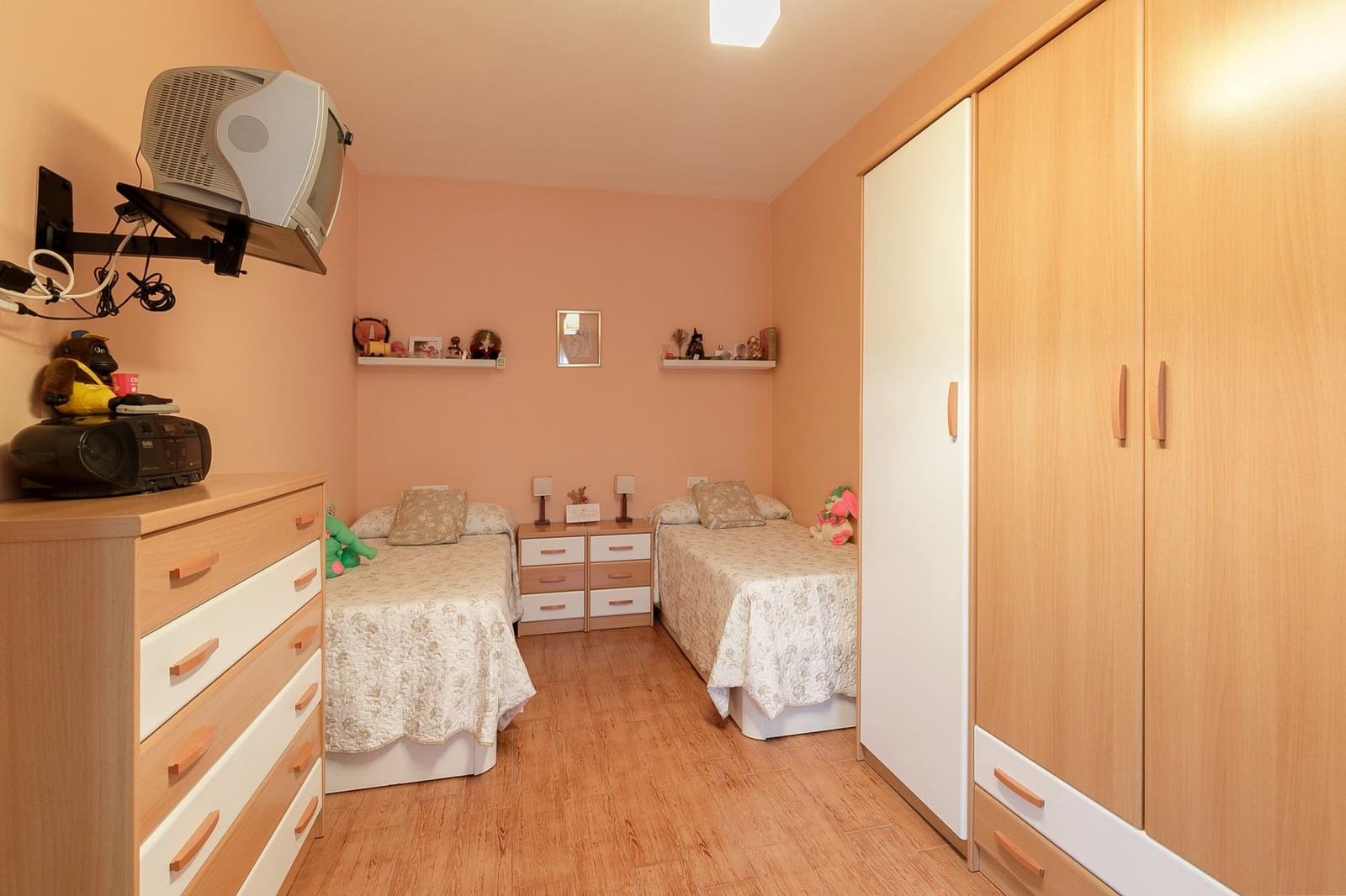 6 soveværelse Byhus til salg i Granada by med garage - € 340.000 (Ref: 8760031)
