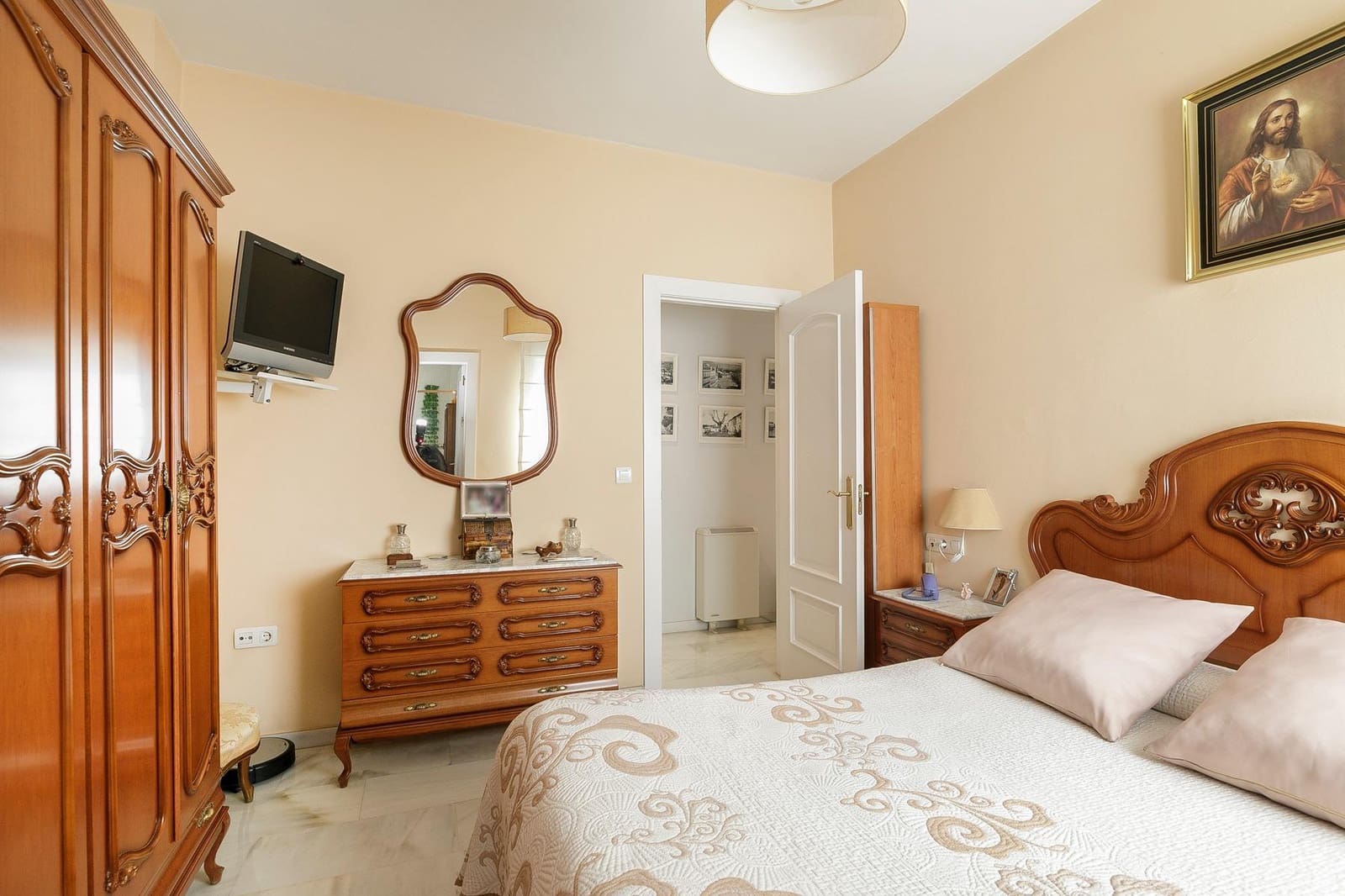 6 soveværelse Byhus til salg i Granada by med garage - € 340.000 (Ref: 8760031)