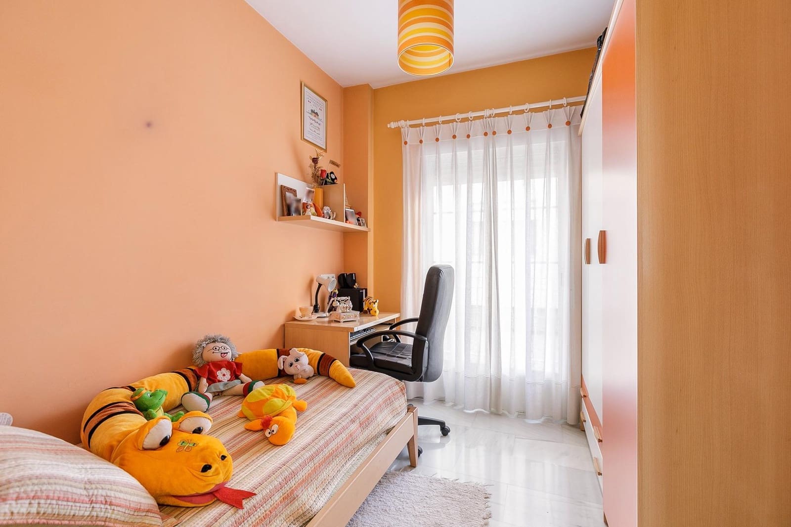 6 soveværelse Byhus til salg i Granada by med garage - € 340.000 (Ref: 8760031)