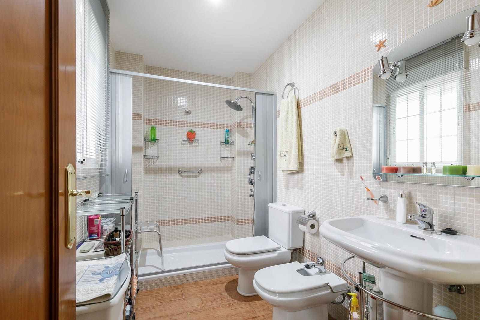 6 soveværelse Byhus til salg i Granada by med garage - € 340.000 (Ref: 8760031)