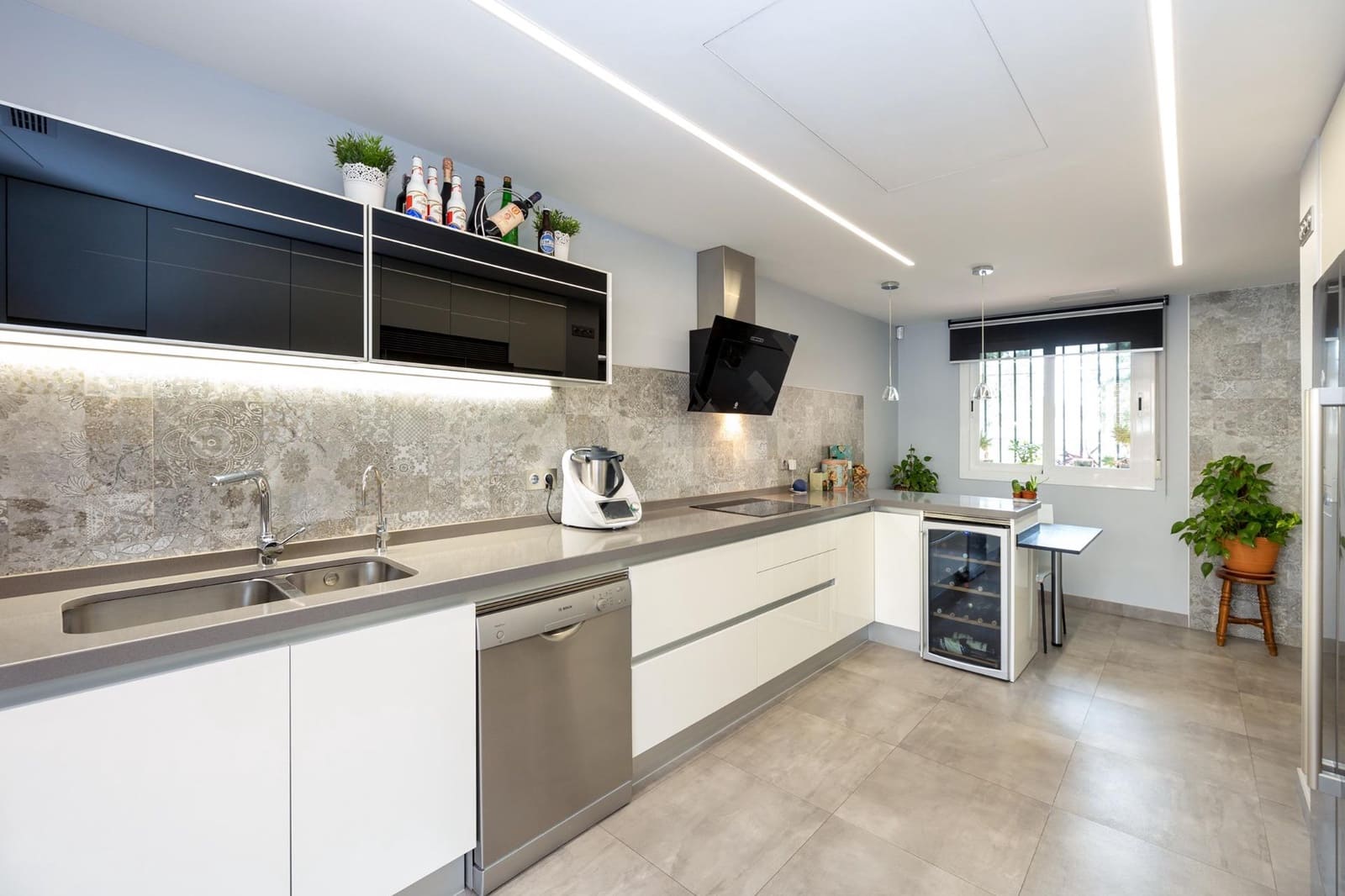 3 soveværelse Rækkehus til salg i Granada by med garage - € 390.900 (Ref: 8784188)