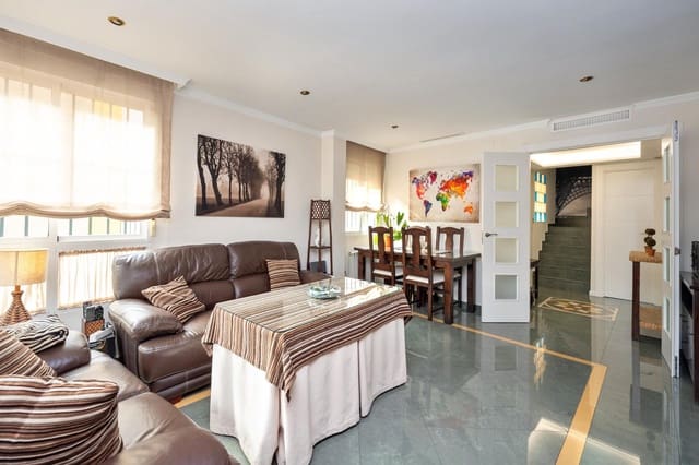 3 soverom Rekkehus til salgs i Granada by med garasje - € 390 900 (Ref: 8784188)