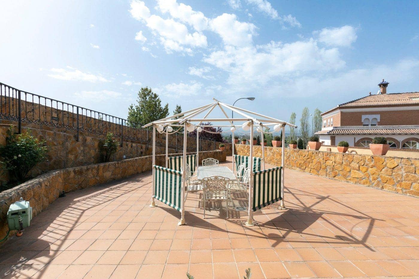 13 soveværelse Villa til salg i Huetor Vega med swimmingpool garage - € 850.000 (Ref: 8792716)