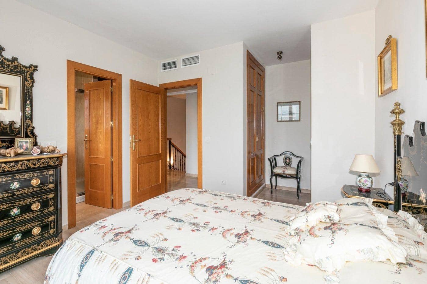 13 soveværelse Villa til salg i Huetor Vega med swimmingpool garage - € 850.000 (Ref: 8792716)