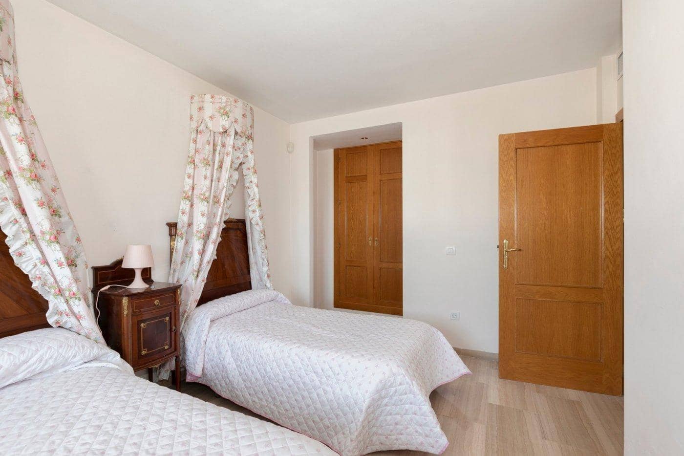 13 soveværelse Villa til salg i Huetor Vega med swimmingpool garage - € 850.000 (Ref: 8792716)