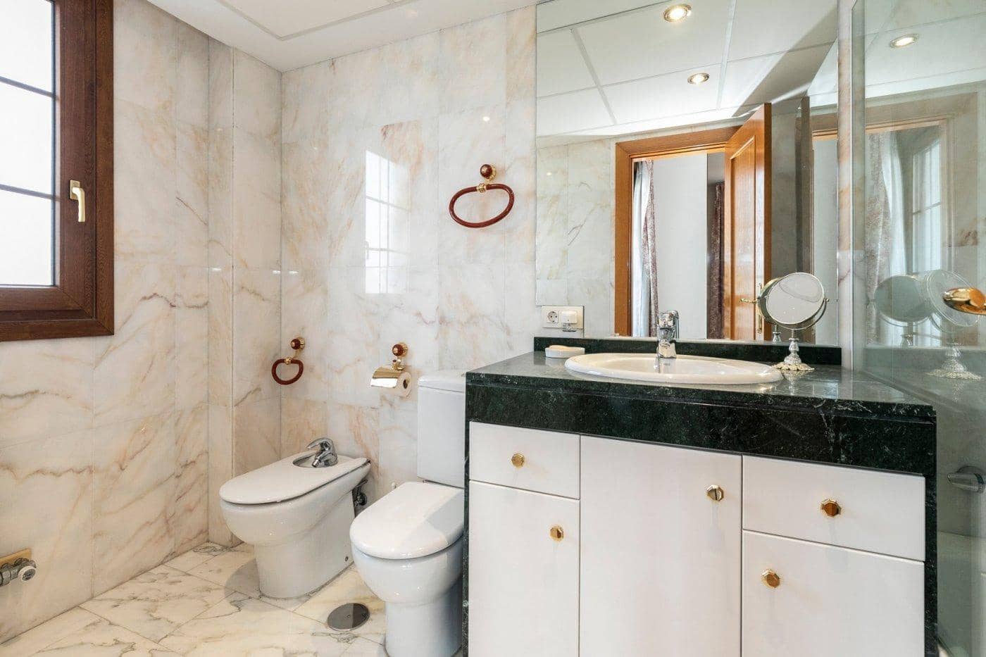 13 soveværelse Villa til salg i Huetor Vega med swimmingpool garage - € 850.000 (Ref: 8792716)