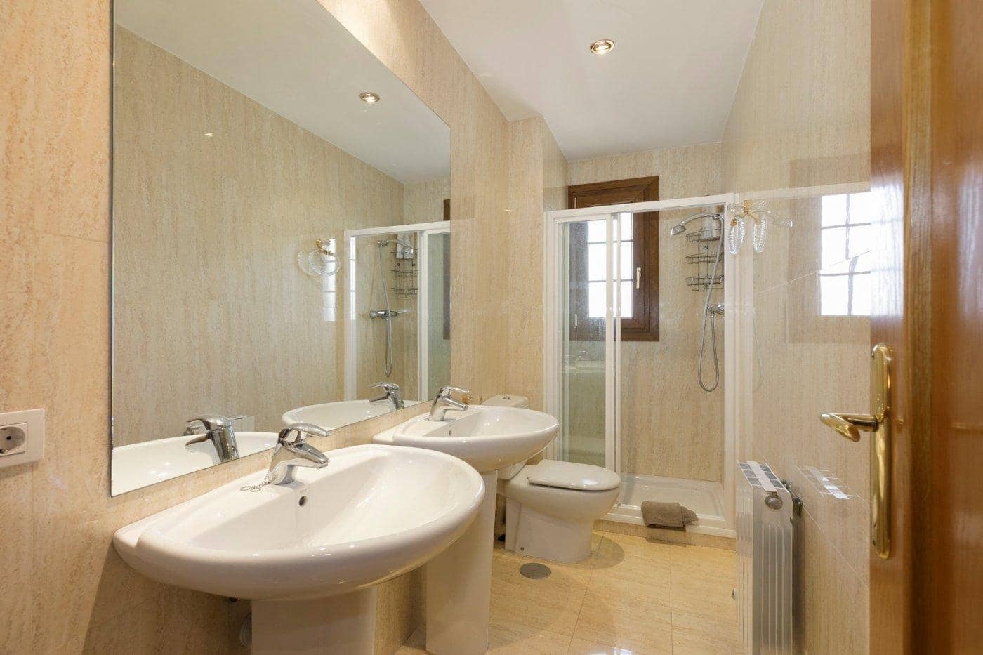 13 soveværelse Villa til salg i Huetor Vega med swimmingpool garage - € 850.000 (Ref: 8792716)